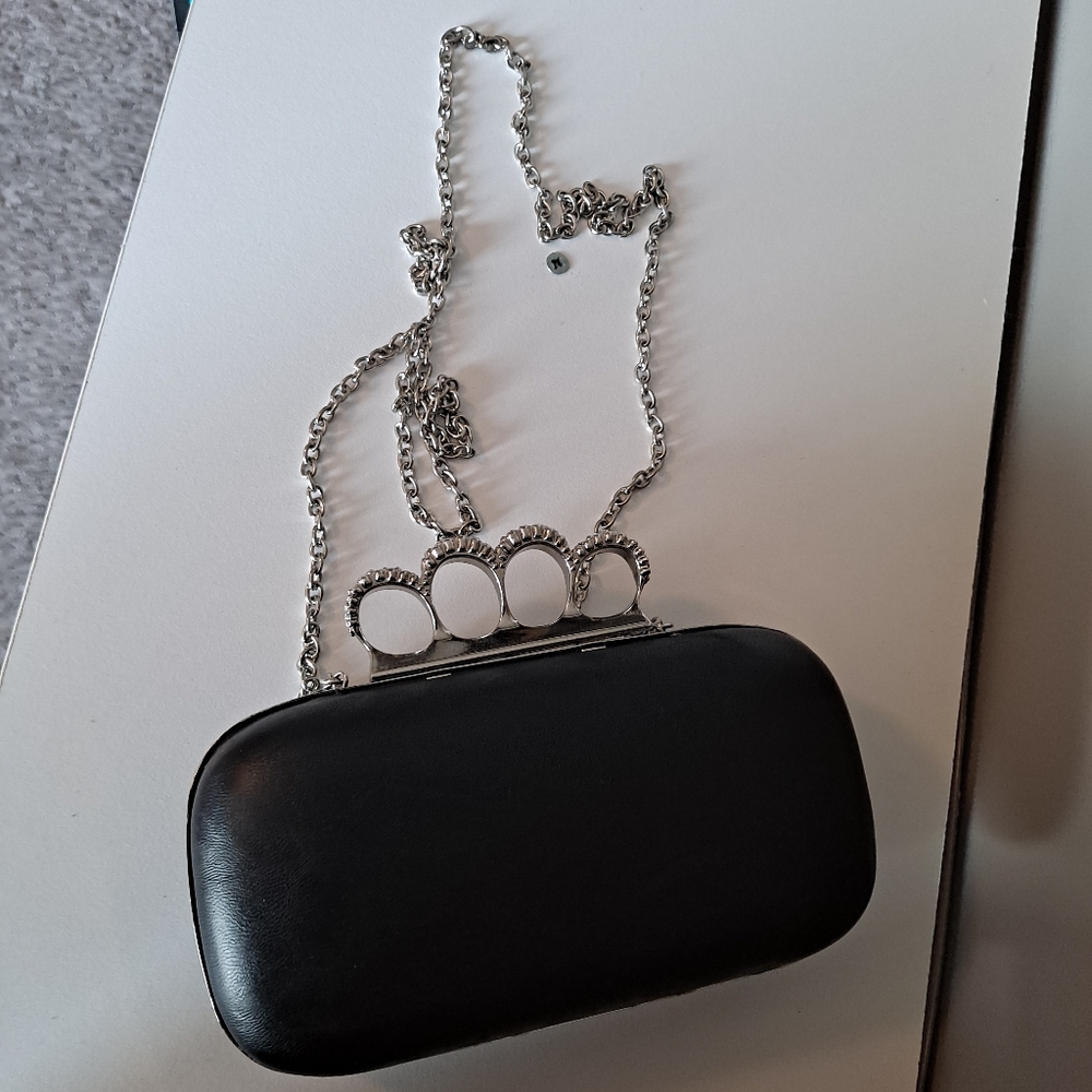 Clutch with jeweled knuckles or chain